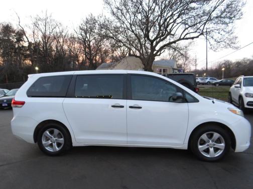 2012 Toyota Sienna 5dr 7-Pass Van I4 FWD (Natl)