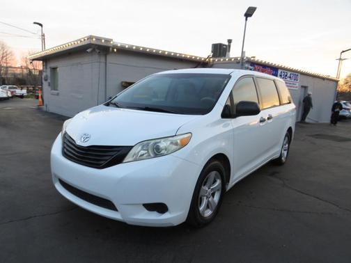 2012 Toyota Sienna 5dr 7-Pass Van I4 FWD (Natl)