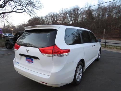 2012 Toyota Sienna 5dr 7-Pass Van I4 FWD (Natl)