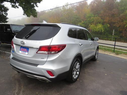 2017 Hyundai SANTA FE SE