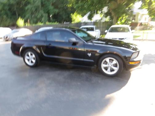 Black 2009 Ford Mustang Premium