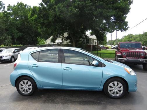 Blue 2014 Toyota Prius c Three