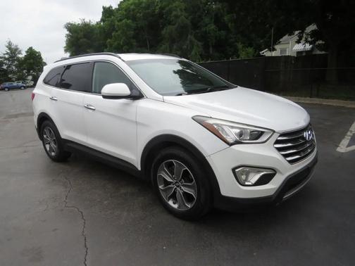 White 2015 Hyundai SANTA FE GLS