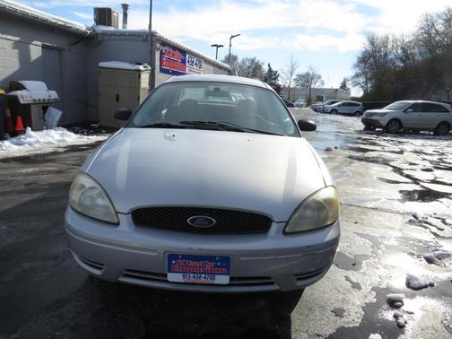 2006 Ford Taurus 4dr Sdn SE