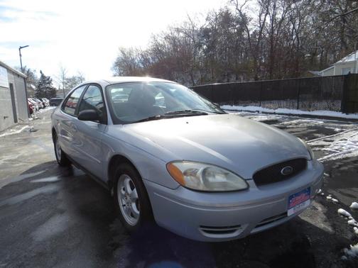 2006 Ford Taurus 4dr Sdn SE
