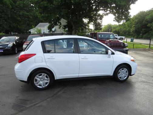White 2011 Nissan Versa 1.8 S