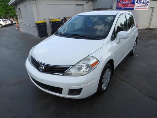 White 2011 Nissan Versa 1.8 S