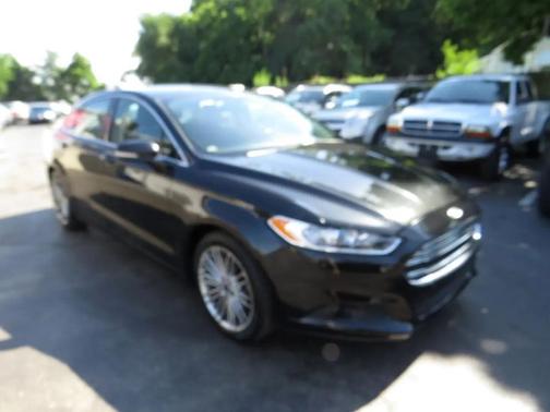 Black 2015 Ford Fusion SE