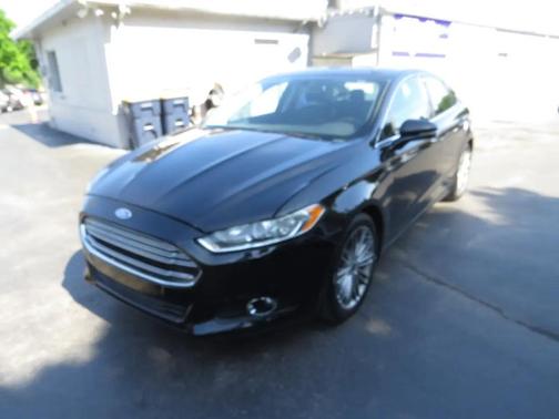 Black 2015 Ford Fusion SE