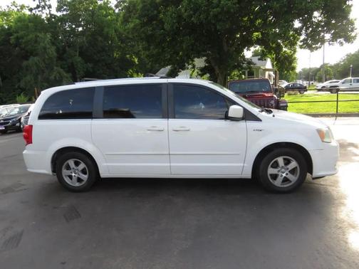 White 2011 Dodge Grand Caravan Crew
