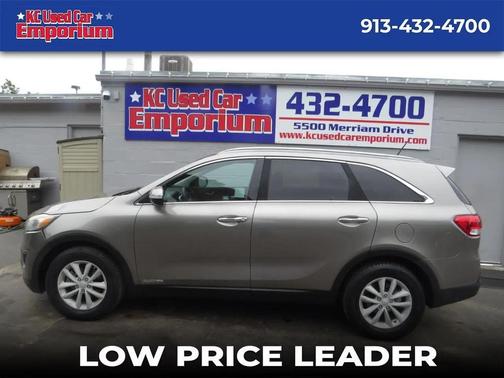 Gray 2016 Kia Sorento LX