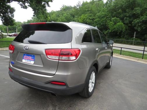 Gray 2016 Kia Sorento LX