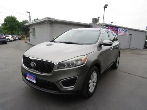 Gray 2016 Kia Sorento LX