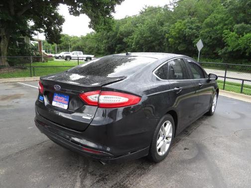 Black 2015 Ford Fusion SE