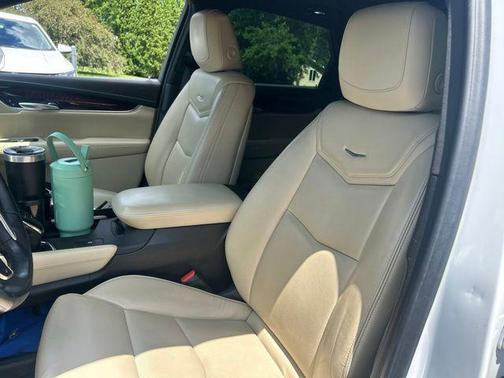 Crystal White Tricoat 2018 Cadillac XT5 Luxury