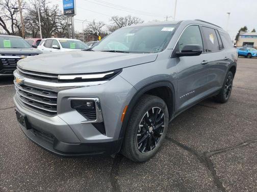 Sterling Gray Metallic 2025 Chevrolet Traverse LT