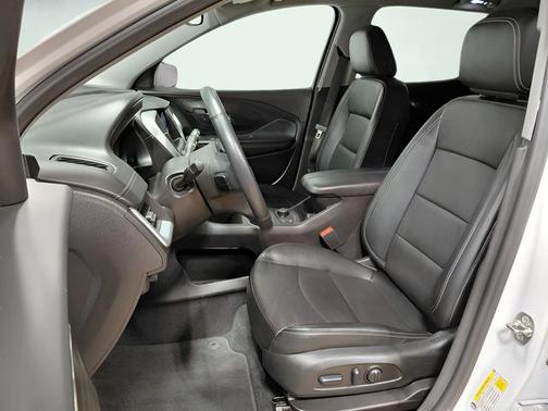 Summit White 2024 GMC Terrain SLT