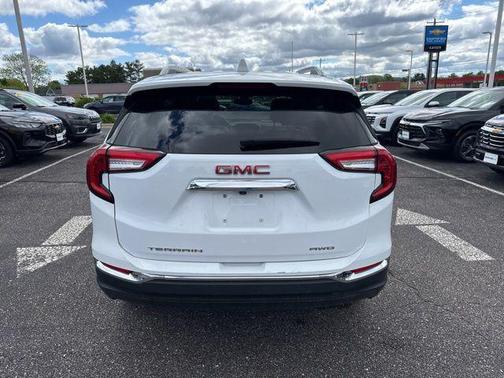 Summit White 2024 GMC Terrain SLT
