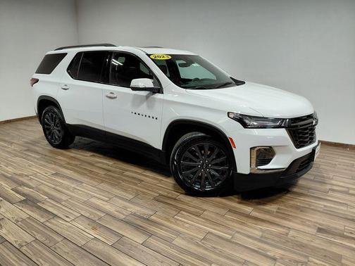 Summit White 2023 Chevrolet Traverse RS