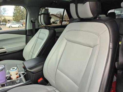 Star White Metallic Tri-Coat 2021 Ford Explorer XLT