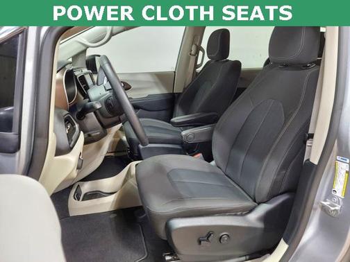 2020 Chrysler Voyager LX
