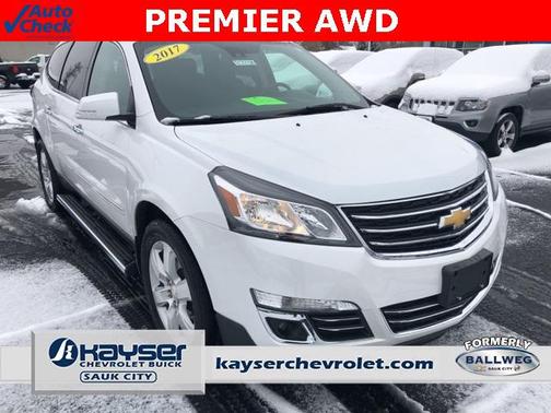 Iridescent Pearl Tricoat 2017 Chevrolet Traverse Premier