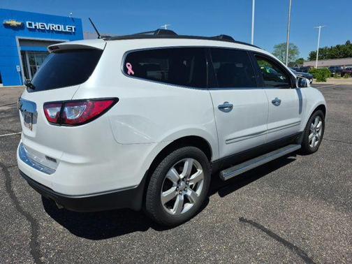 Iridescent Pearl Tricoat 2017 Chevrolet Traverse Premier