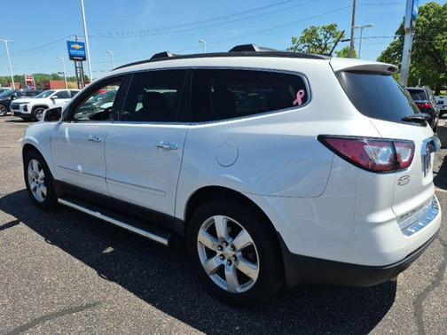 Iridescent Pearl Tricoat 2017 Chevrolet Traverse Premier