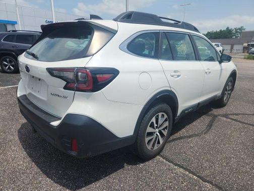 Crystal White Pearl 2022 Subaru Outback Base