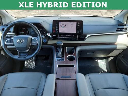 2021 Toyota Sienna XLE 8 Passenger