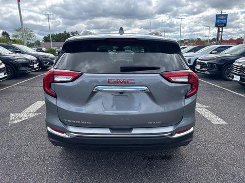 Sterling Metallic 2024 GMC Terrain SLT