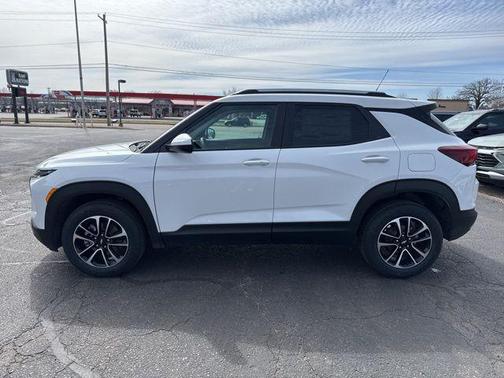 Summit White 2026 Chevrolet Trailblazer LT