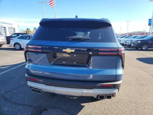 2025 Chevrolet Traverse LT