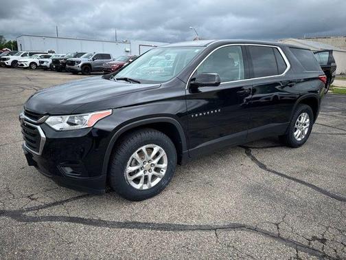 Mosaic Black Metallic 2019 Chevrolet Traverse LS