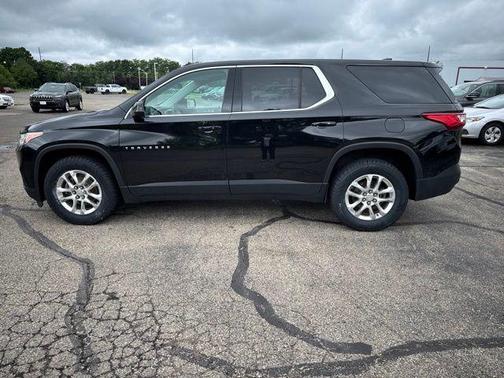 Mosaic Black Metallic 2019 Chevrolet Traverse LS
