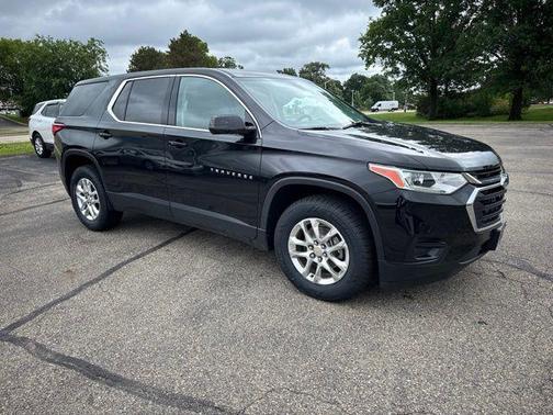 Mosaic Black Metallic 2019 Chevrolet Traverse LS
