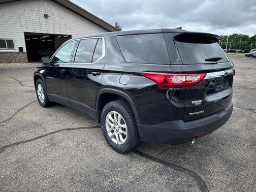 Mosaic Black Metallic 2019 Chevrolet Traverse LS