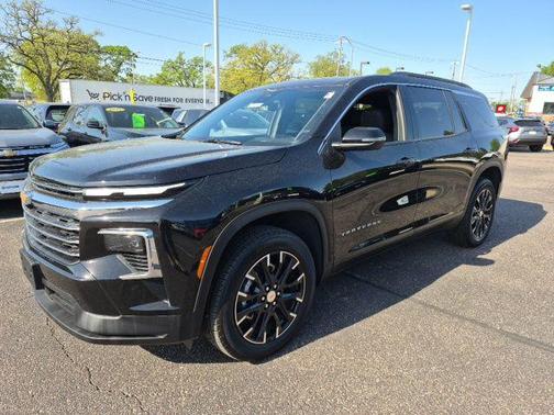 Mosaic Black Metallic 2025 Chevrolet Traverse LT