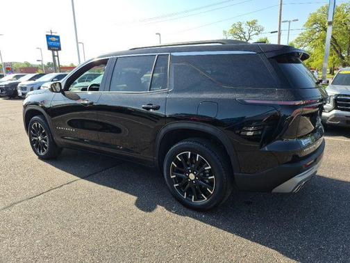 Mosaic Black Metallic 2025 Chevrolet Traverse LT