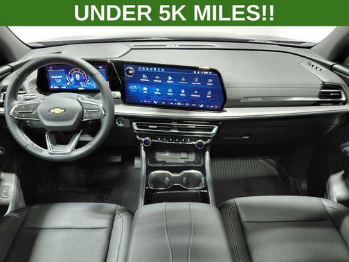 Mosaic Black Metallic 2025 Chevrolet Traverse LT