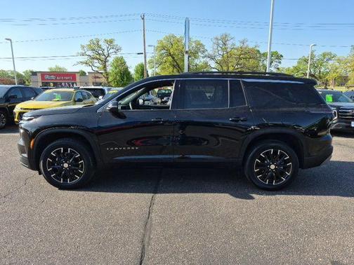 Mosaic Black Metallic 2025 Chevrolet Traverse LT