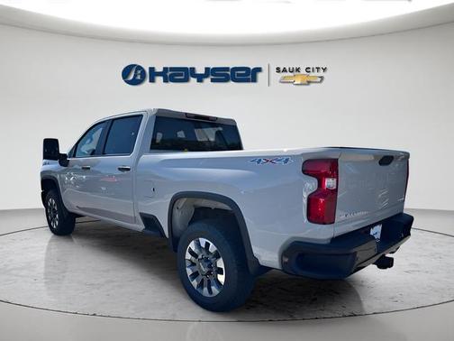 White Sands 2026 Chevrolet Silverado 2500 Custom