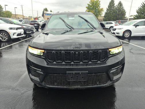 Diamond Black Crystal Pearlcoat 2024 Jeep Grand Cherokee Limited