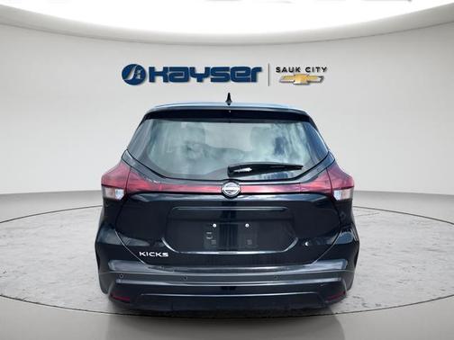Super Black 2024 Nissan Kicks S