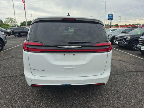 Bright White Clearcoat 2025 Chrysler Pacifica L