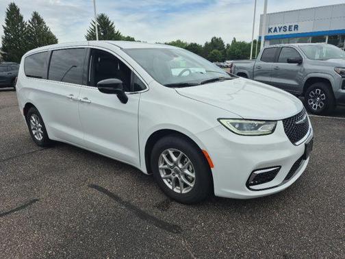 Bright White Clearcoat 2025 Chrysler Pacifica L
