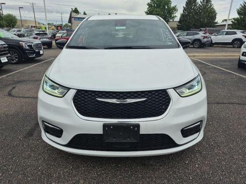 Bright White Clearcoat 2025 Chrysler Pacifica L