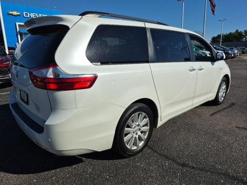 2017 Toyota Sienna XLE