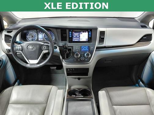 2017 Toyota Sienna XLE