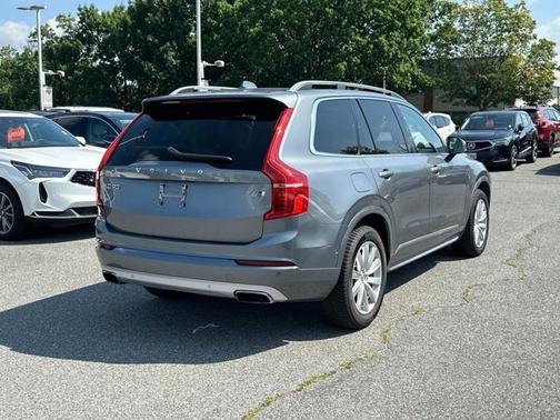 2019 Volvo XC90 T6 Momentum